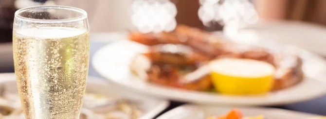 Sparkling Prosecco with bruschetta and fruit (placeholder)